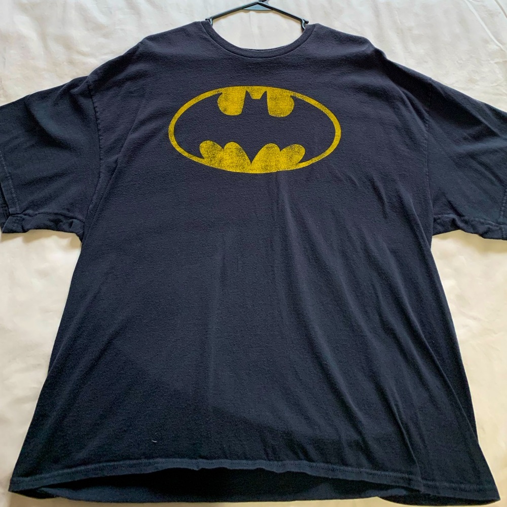 Batman Men’s Large tee/ short sleeved/ Color-Black/ 2XL/ In okay condition